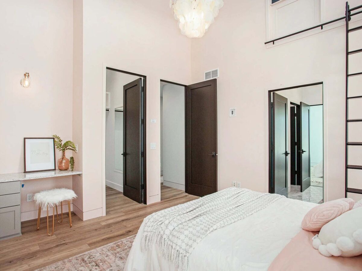 imgi_16_girls+bedroom.+modern+bedroom+design.+sliding+ladder