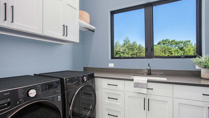 imgi_20_laundry+room.+white+cabinetry